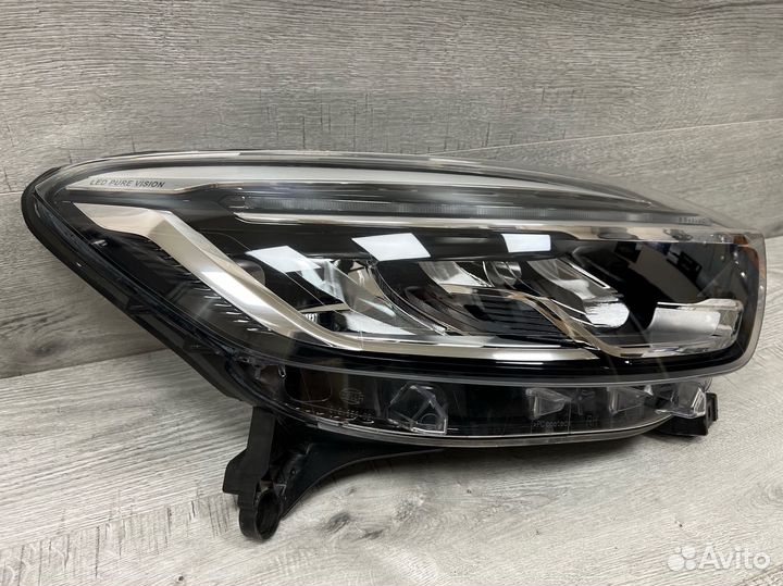 Фара правая Renault Kaptur 1 LED (2016-2022)