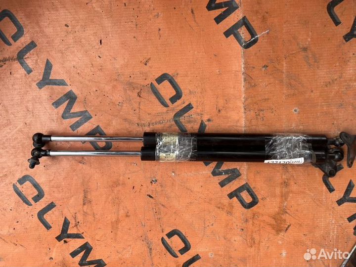 Амортизатор 5 двери левый Toyota Lx570 URL201L