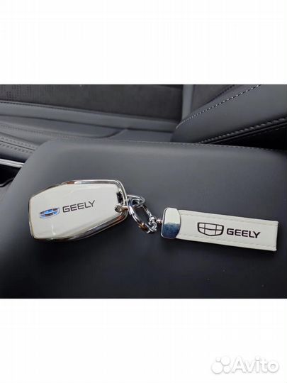 Чехол для ключа Geely Coolray Monjaro Emgrand белы