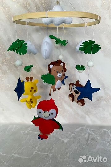 Мобиль на кроватку из фетра