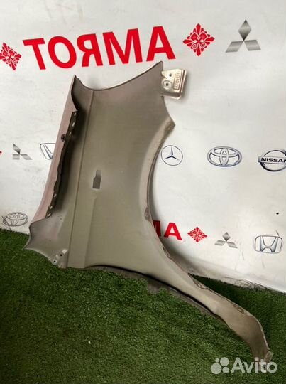Крыло переднее левое Toyota Vitz NCP10