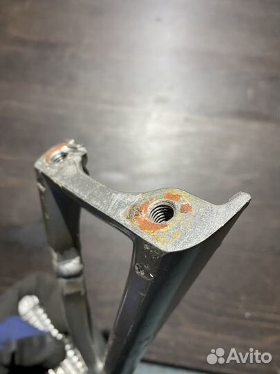 Правый пассажирский кронштейн Yamaha YZF-R6 08+