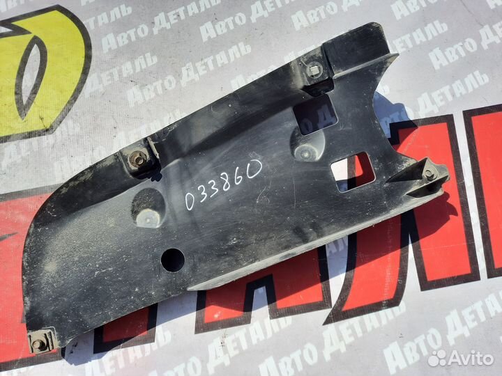 Защита Пыльник заднего бампера правый Toyota LC200