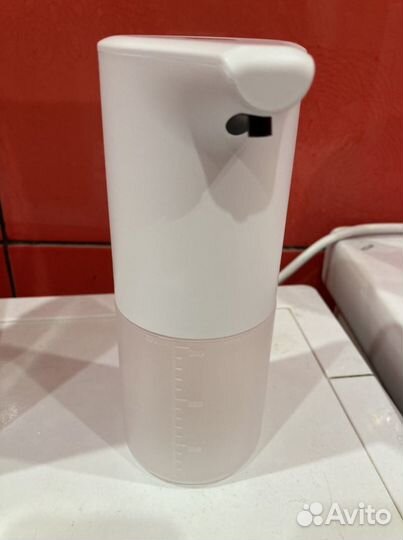 Автоматический диспенсер мыла и антисептика