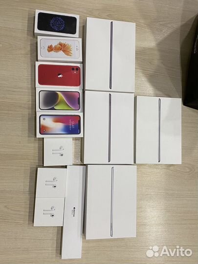 Коробки от айфонов