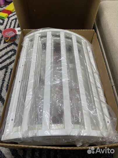 Детская кроватка с маятником белая