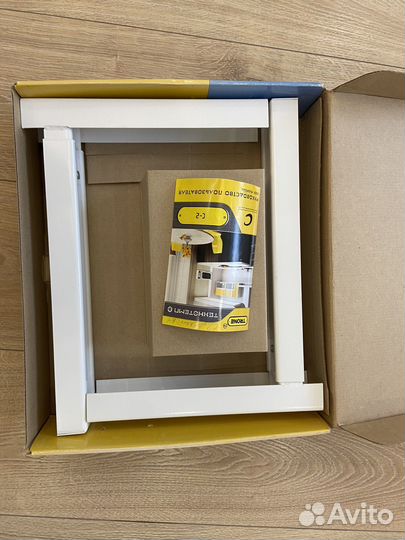 Настенная подставка для бытовой техники