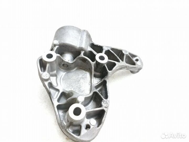 Кронштейн компрессора кондиционера Volkswagen Golf