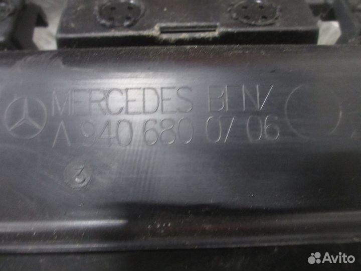 Накладка на торпедо верхняя часть Mercedes-Benz A9406800706