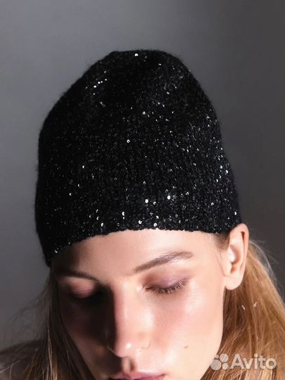 Шапка в пайетках