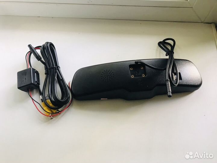 Зеркало заднего вида с монитором и камерой