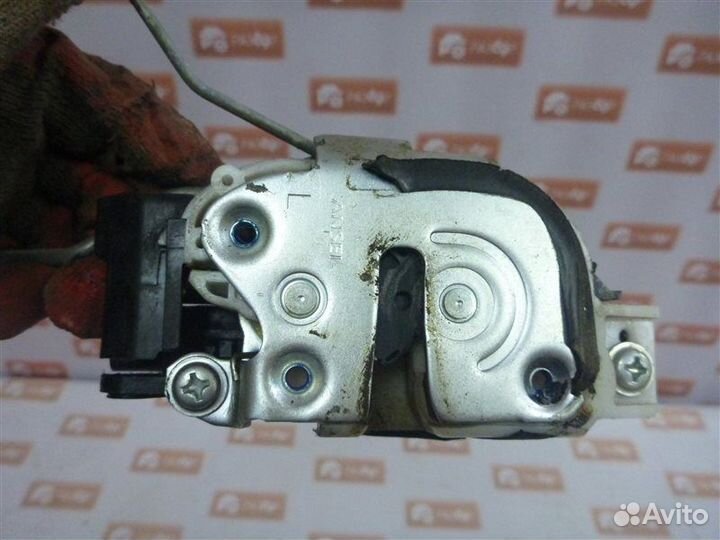 Замок двери передний левый Mitsubishi Lancer CS1A