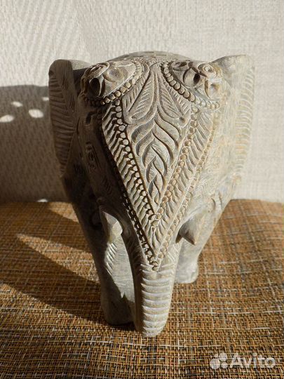Каменный слон