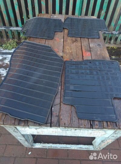 Автомобильные коврики резиновые