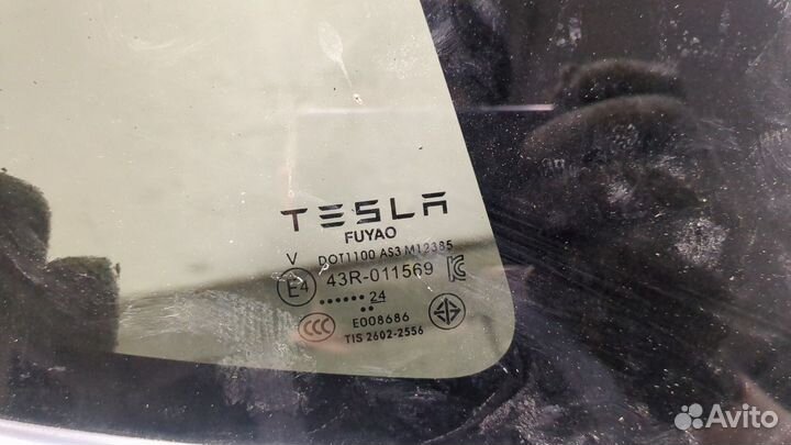 Стекло кузовное боковое правое заднее Tesla Model Y