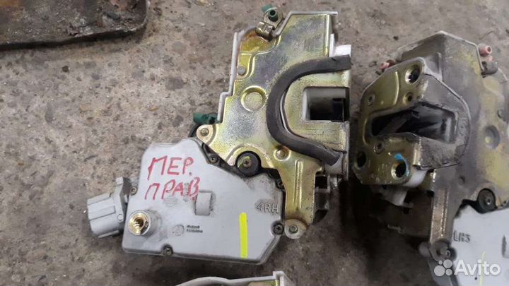 Замок двери Nissan primera p11