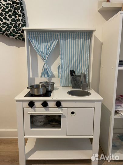 Детская кухня IKEA с посудой