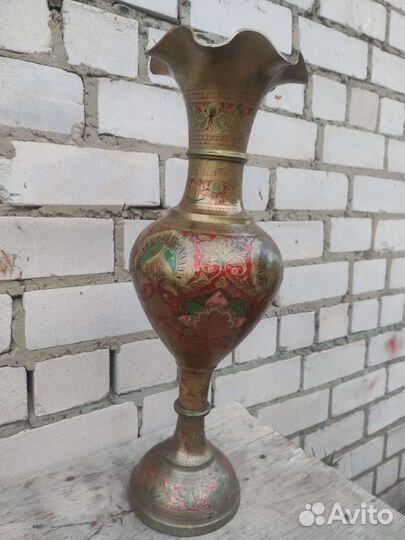 Бронзовая ваза