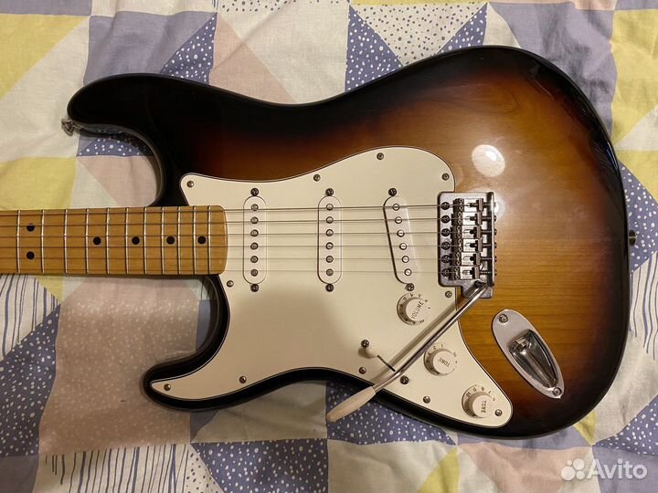 Электрогитара Fender Standard Stratocaster L/H