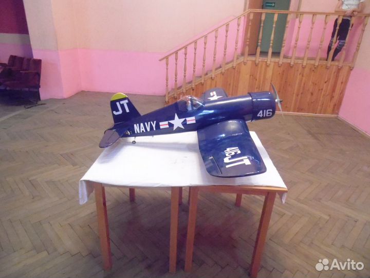 Модель самолета радиоуправляемая