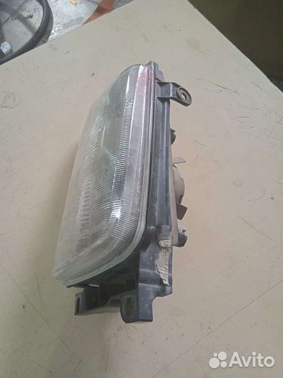 Фара правая Nissan Terrano 2 Ниссан Террано 2