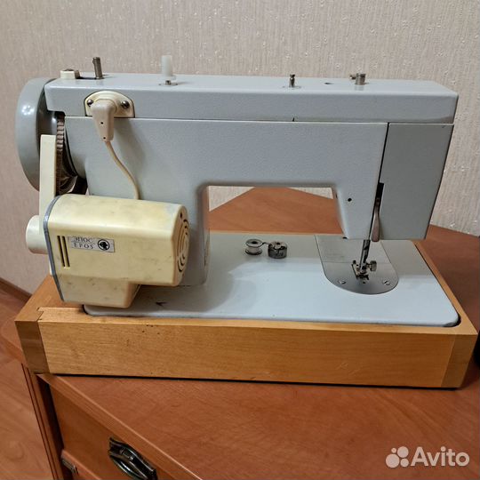 Швейная машина 