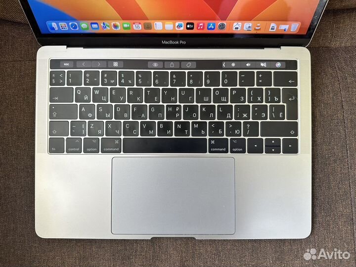 Apple MacBook Pro 13 2017 тачбар новая батарея