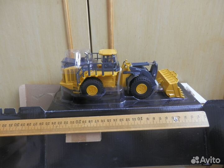 Игрушка-модель фронтал. погрузчик John Deere 944К
