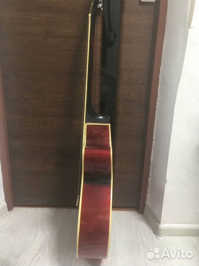 Акустическая гитара