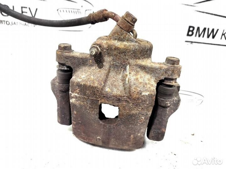 Суппорт передний правый (2000-2006) Toyota RAV4 2