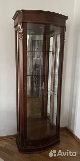 Шкаф витрина для посуды