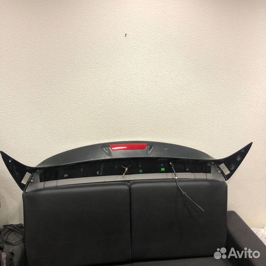 Спойлер крышки багажника Nissan Pathfinder в сборе