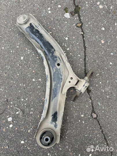 Передние рычаги подвески Nissan X-Trail T31