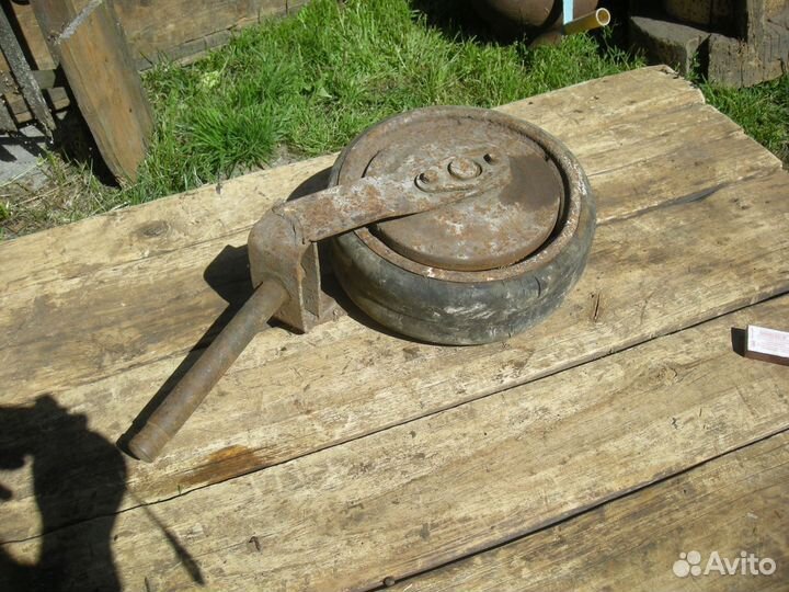 Колесо от тачки тачанки железное только самовывоз
