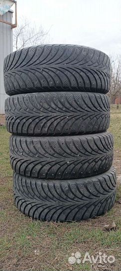 Goodyear UltraGrip Extreme 215/55 R17