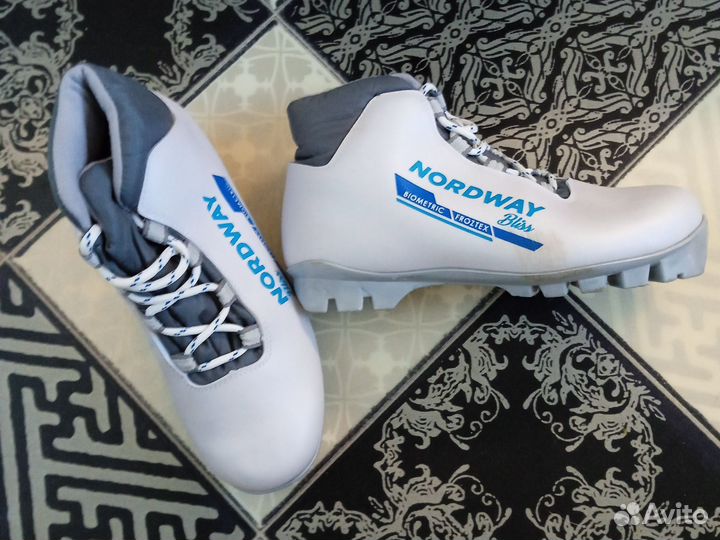 Лыжные ботинки