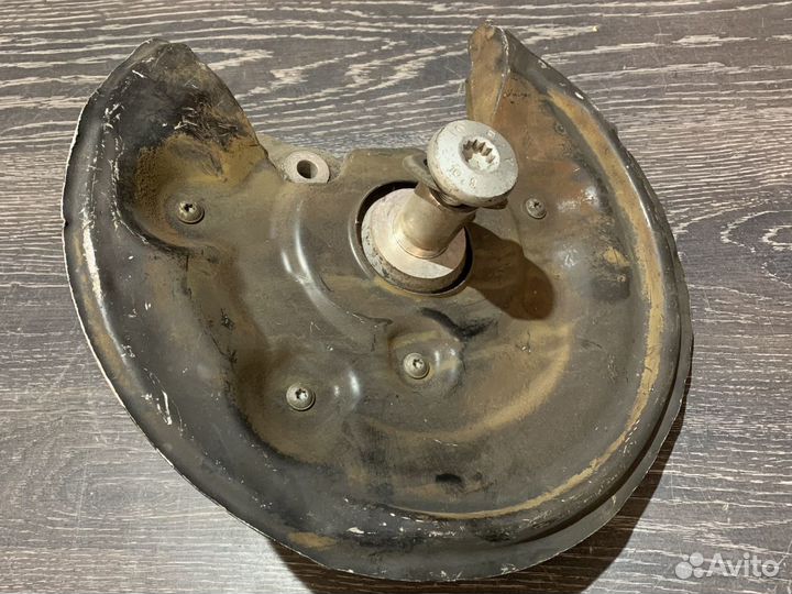 Задний левый кулак passat B M6 B7 CC