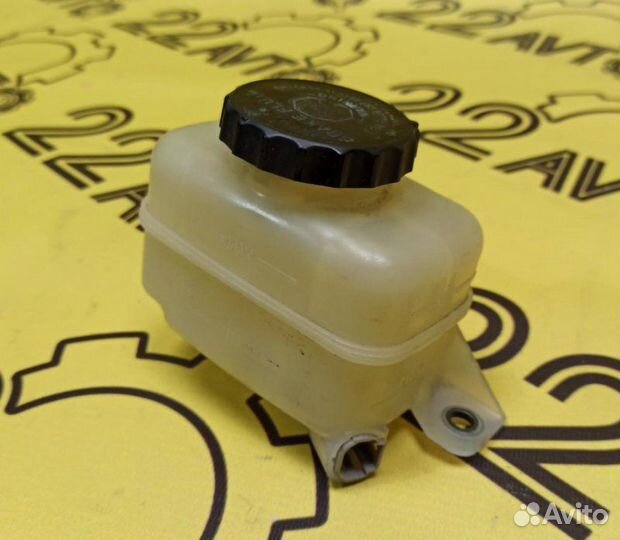 Бачок тормозной жидкости Toyota Wish ZNE10 1ZZ-FE