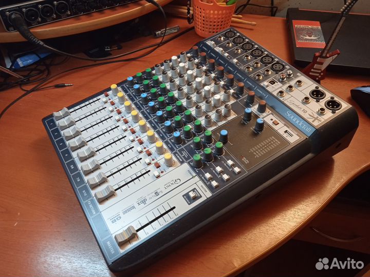 Микшерный пульт Soundcraft signature 10