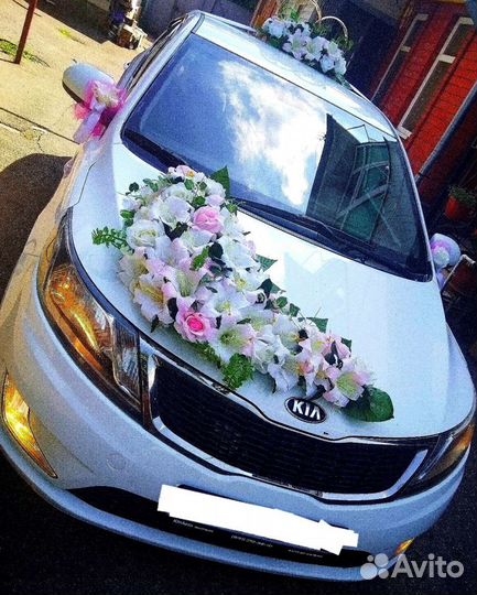 Свадебное украшение на машину