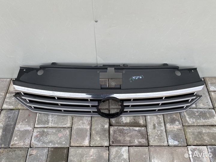 Решетка радиатора пассат b8