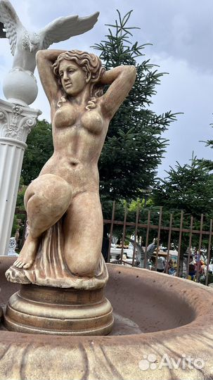 Фонтан Девушка Купальщица