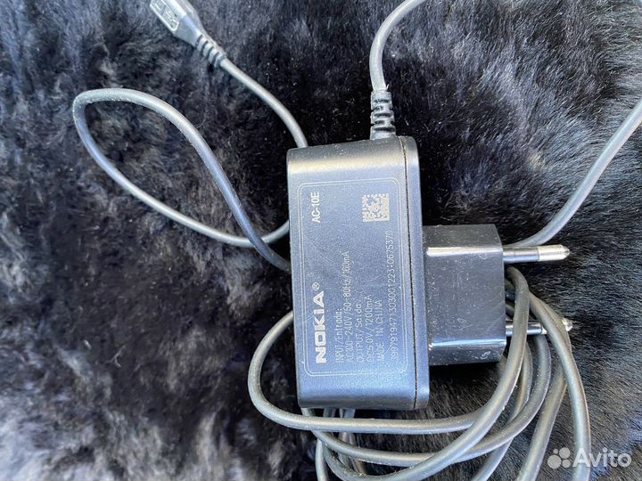 Зарядное устройство nokia 8600(Luna)