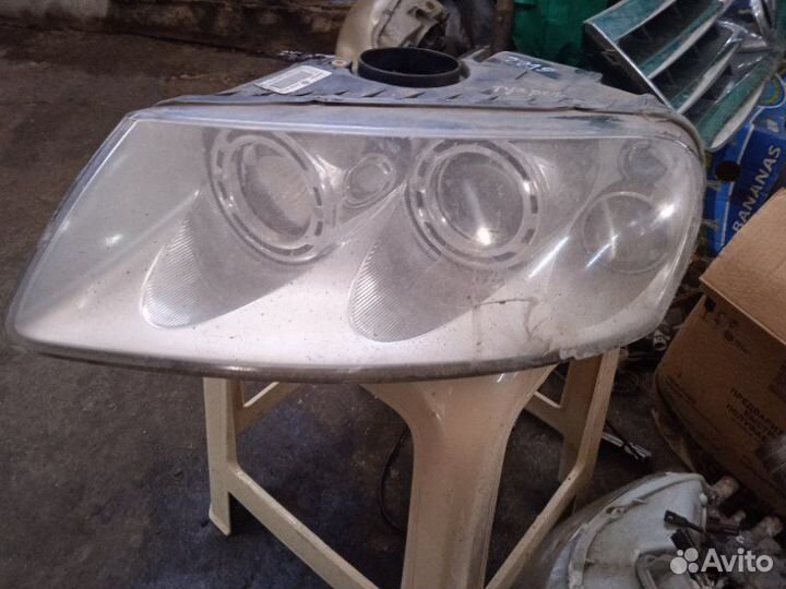 Фара галогеновая передняя левая Volkswagen Touareg