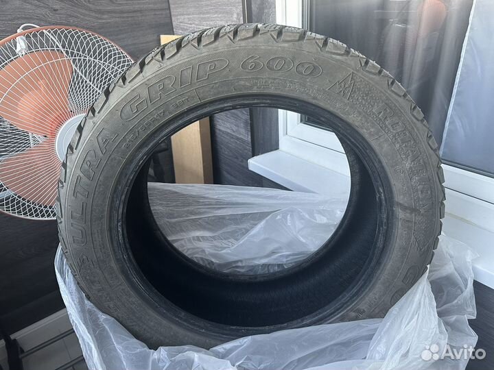 Goodyear Ultragrip 600 215/55 R17