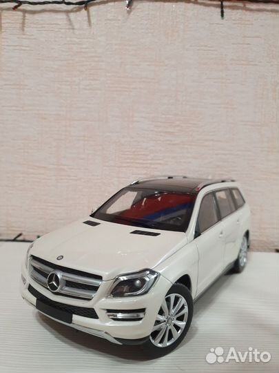 Mercedes gl 1/18 norev