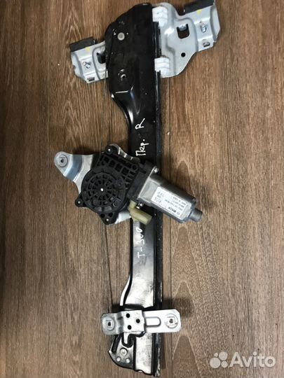 Шевроле Авео Т-300 задний правый стеклоподъемник