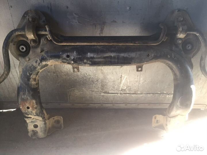 Передняя балка audi100 c4