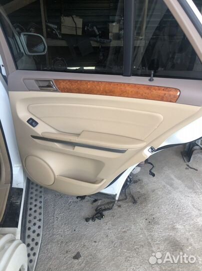 Дверные карты (обшивки дверей) Mercedes ML w164