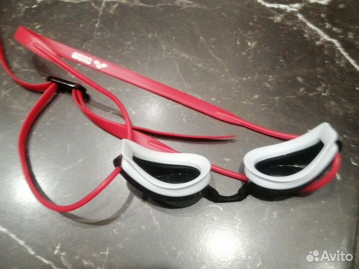 Плавательные очки нашёл